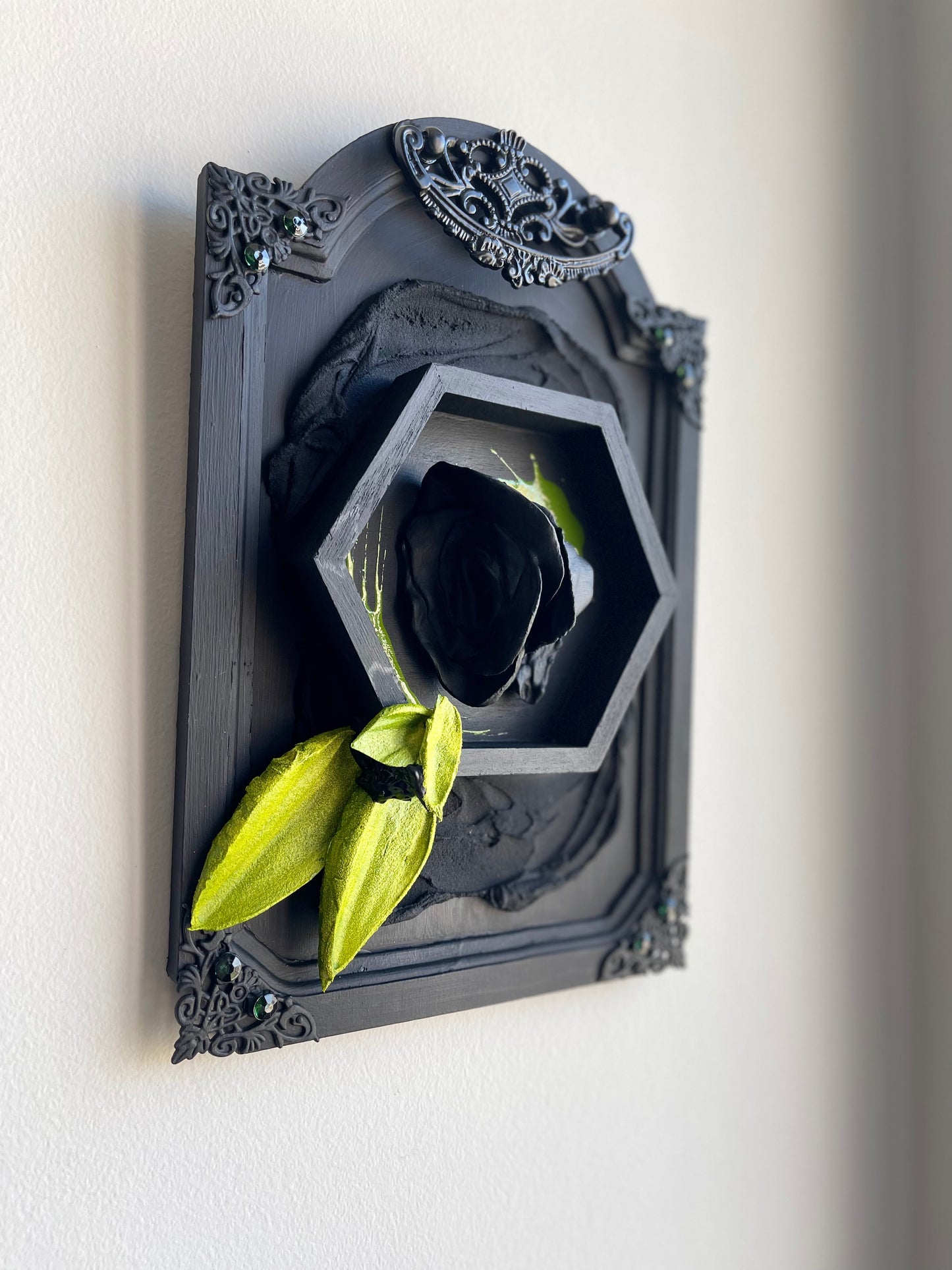 Emerald Alt Rose Black Sculpture Painting