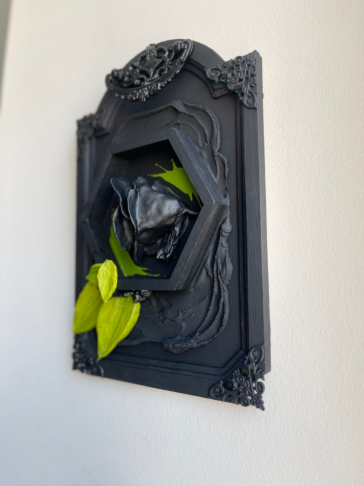 Emerald Alt Rose Black Sculpture Painting