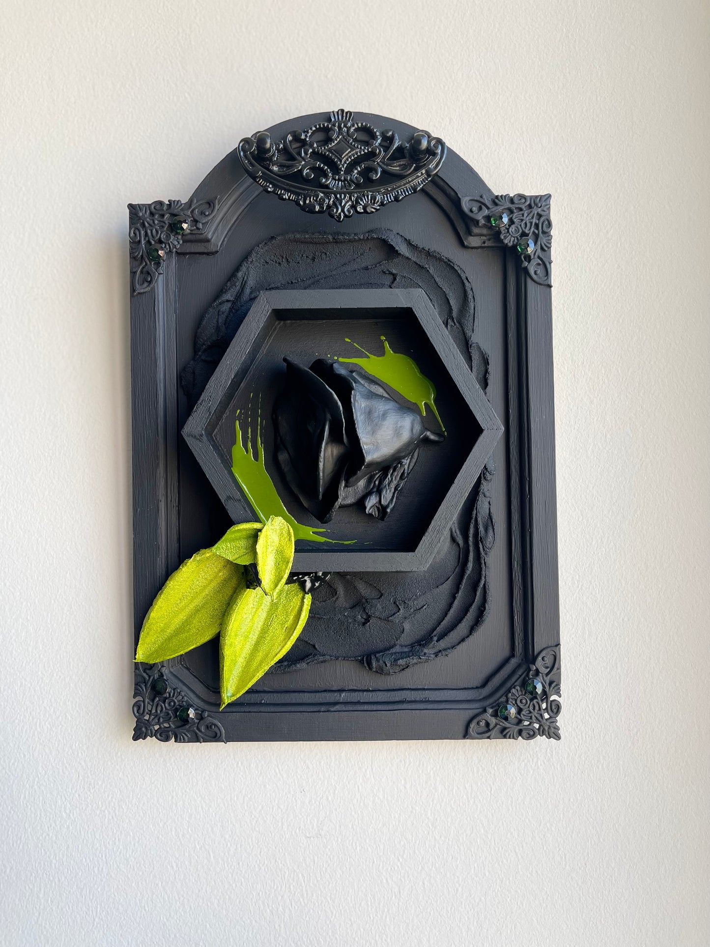 Emerald Alt Rose Black Sculpture Painting